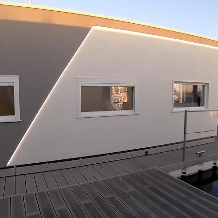Marina Degli Estensi Floating Resort Llido Degli Estensi Exteriör bild