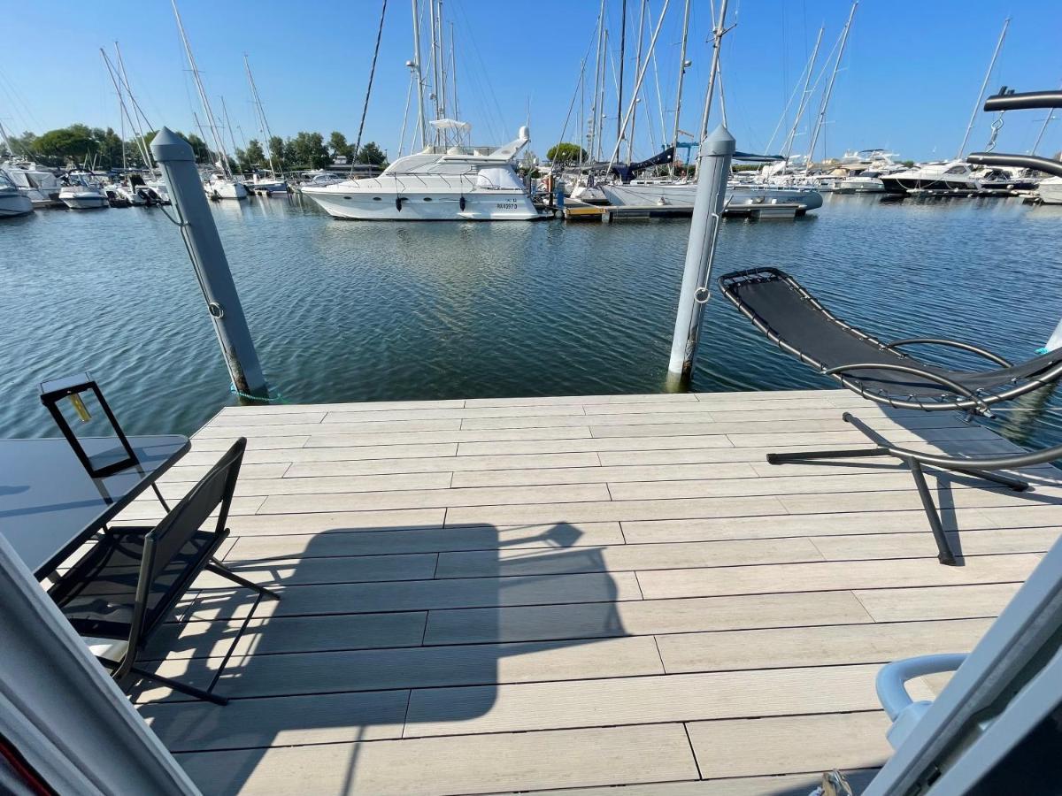 Marina Degli Estensi Floating Resort Llido Degli Estensi Exteriör bild