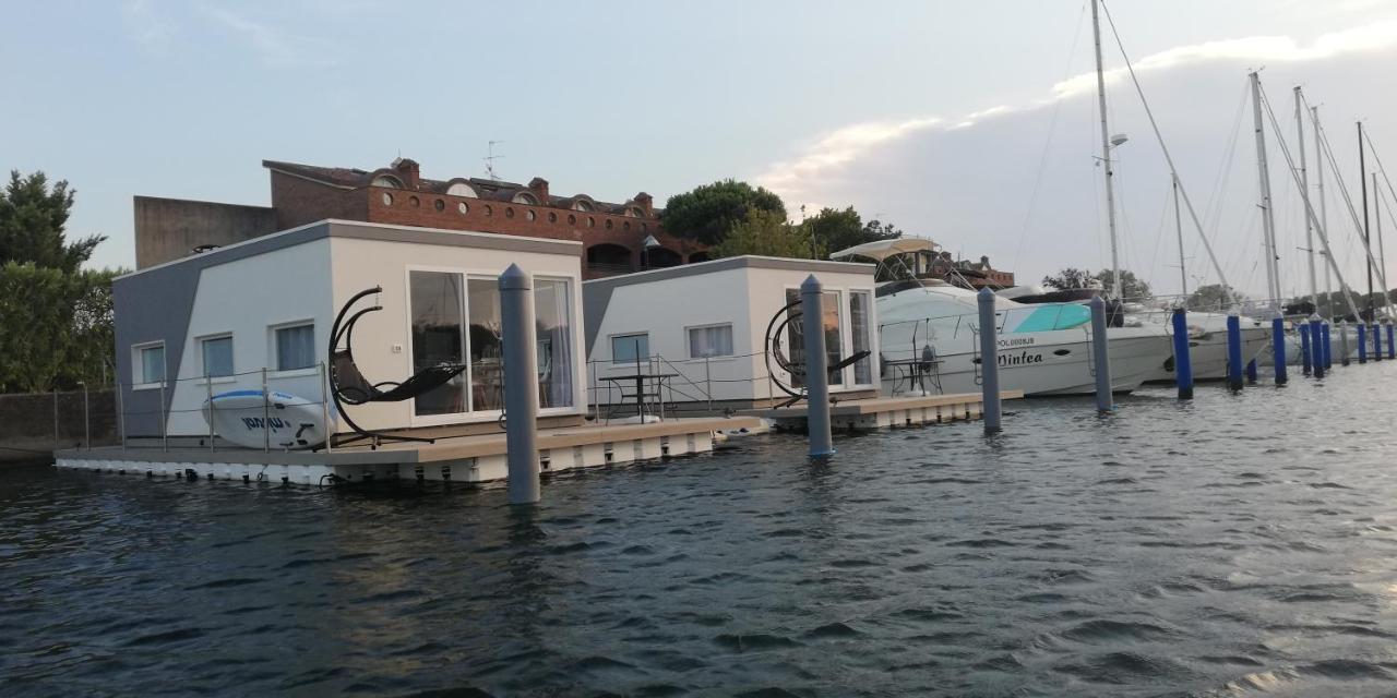 Marina Degli Estensi Floating Resort Llido Degli Estensi Exteriör bild