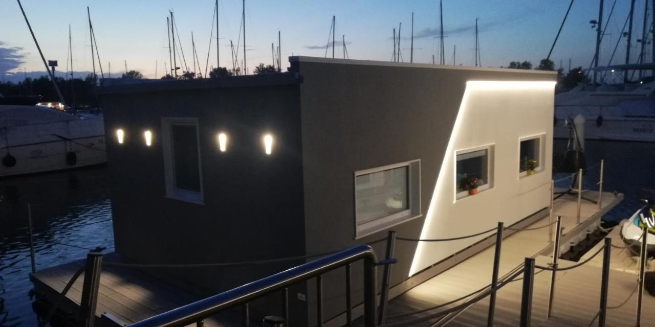 Marina Degli Estensi Floating Resort Llido Degli Estensi Exteriör bild