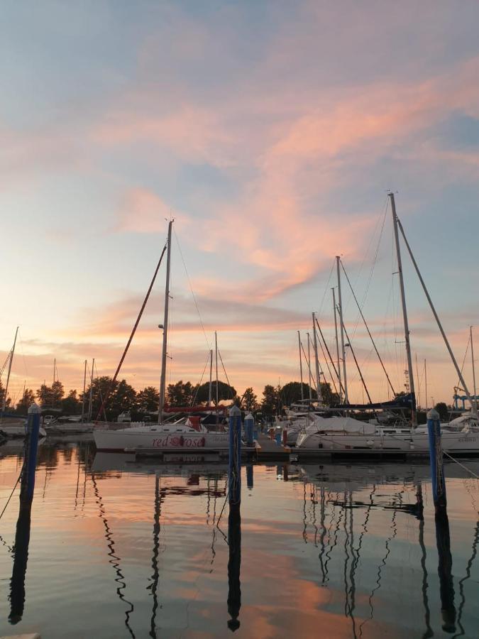 Marina Degli Estensi Floating Resort Llido Degli Estensi Exteriör bild