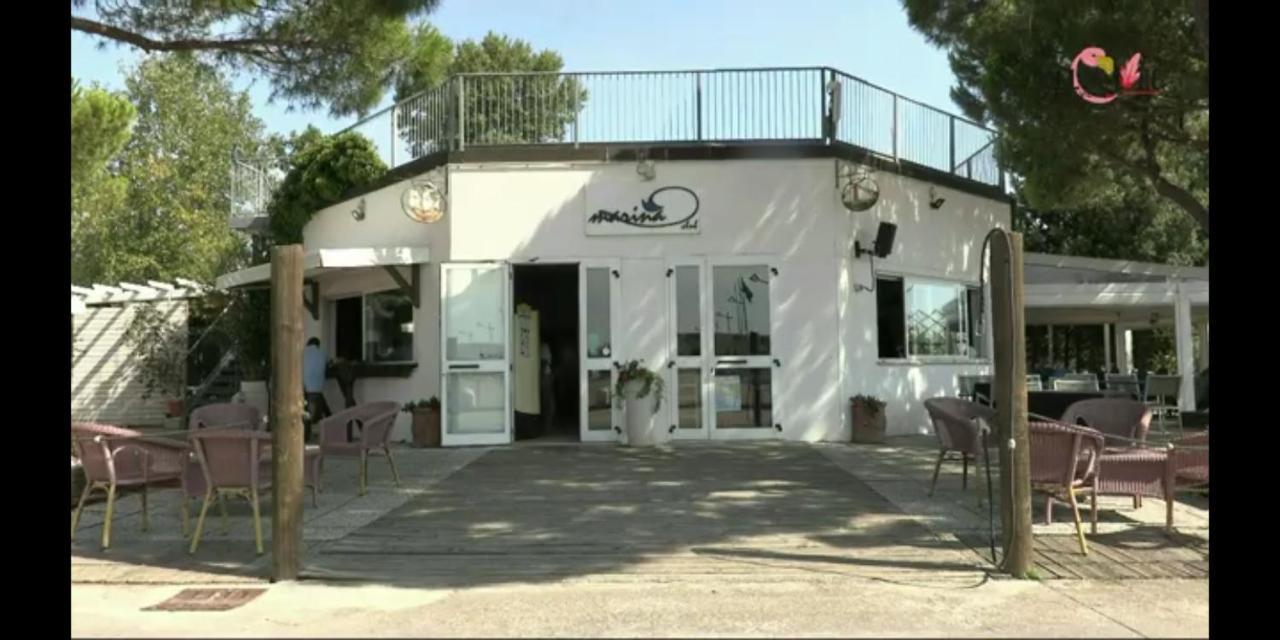 Marina Degli Estensi Floating Resort Llido Degli Estensi Exteriör bild