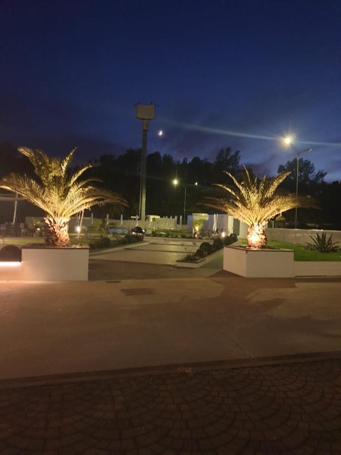 Marina Degli Estensi Floating Resort Llido Degli Estensi Exteriör bild