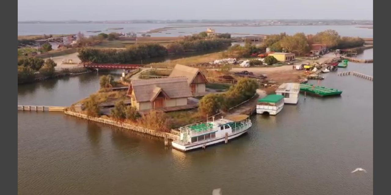 Marina Degli Estensi Floating Resort Llido Degli Estensi Exteriör bild