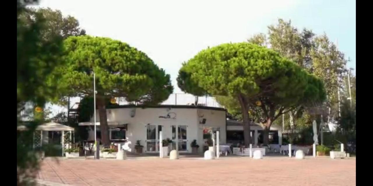 Marina Degli Estensi Floating Resort Llido Degli Estensi Exteriör bild