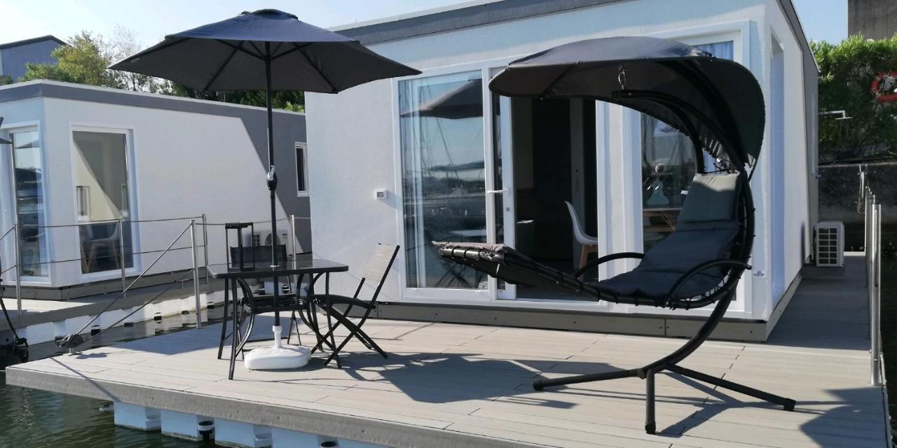 Marina Degli Estensi Floating Resort Llido Degli Estensi Exteriör bild