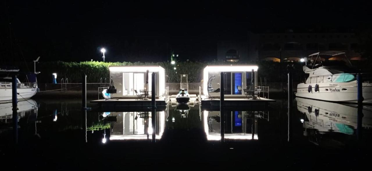 Marina Degli Estensi Floating Resort Llido Degli Estensi Exteriör bild