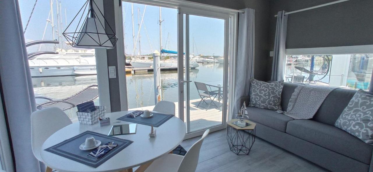 Marina Degli Estensi Floating Resort Llido Degli Estensi Exteriör bild