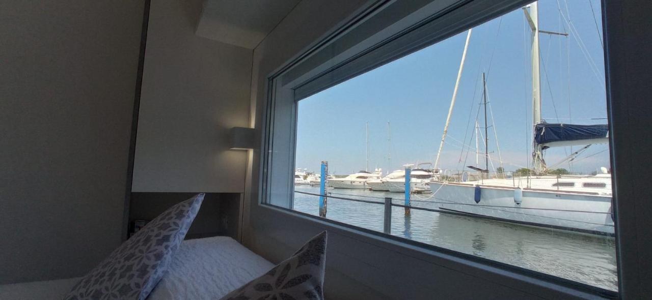 Marina Degli Estensi Floating Resort Llido Degli Estensi Exteriör bild