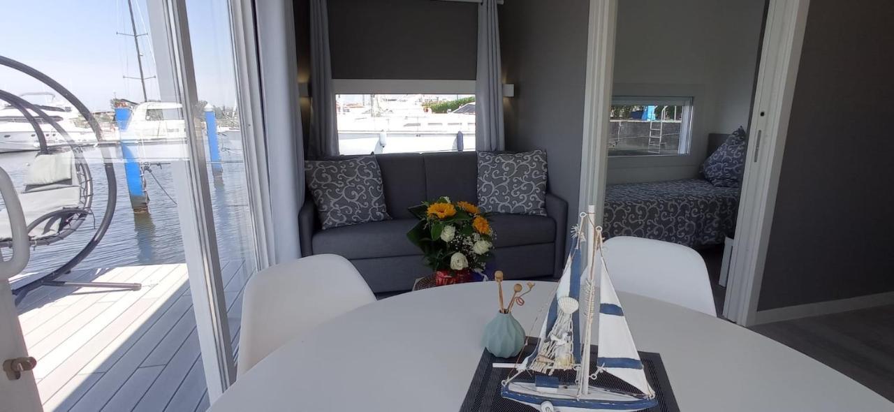 Marina Degli Estensi Floating Resort Llido Degli Estensi Exteriör bild