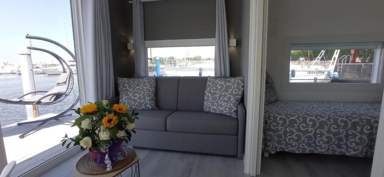 Marina Degli Estensi Floating Resort Llido Degli Estensi Exteriör bild