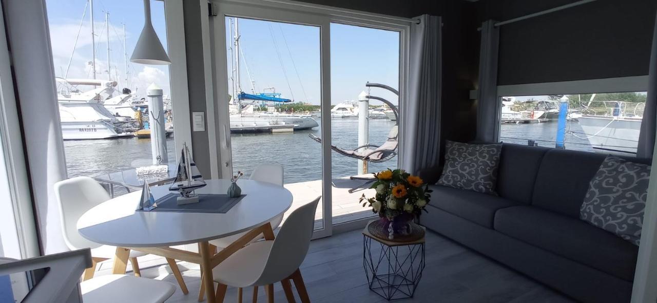 Marina Degli Estensi Floating Resort Llido Degli Estensi Exteriör bild
