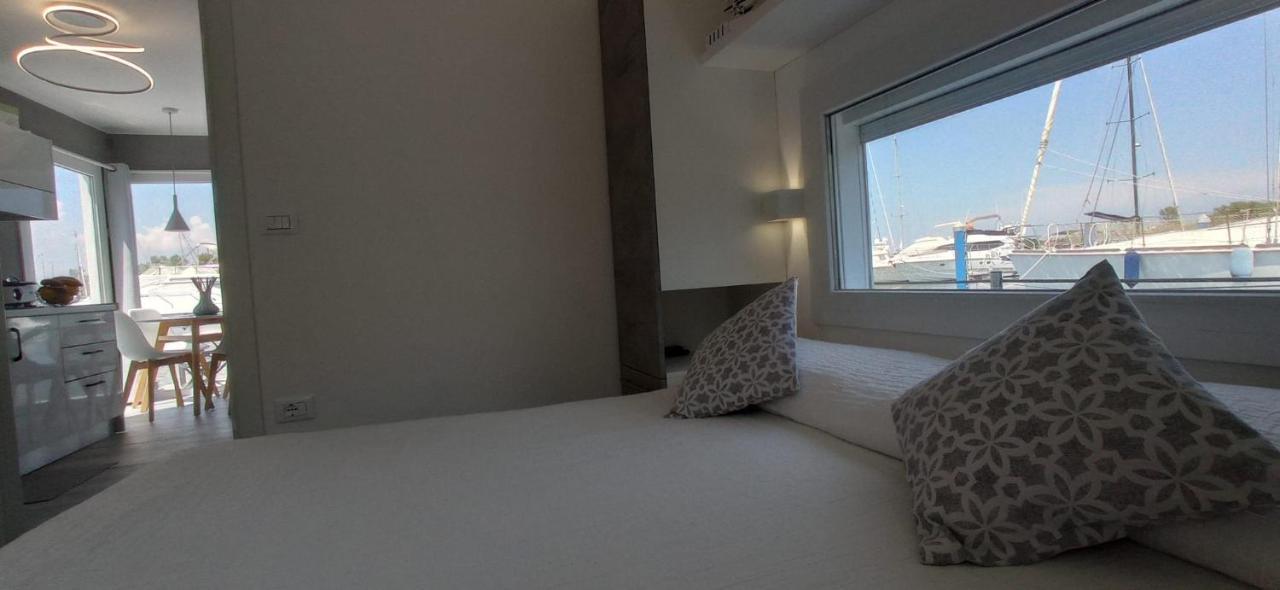 Marina Degli Estensi Floating Resort Llido Degli Estensi Exteriör bild