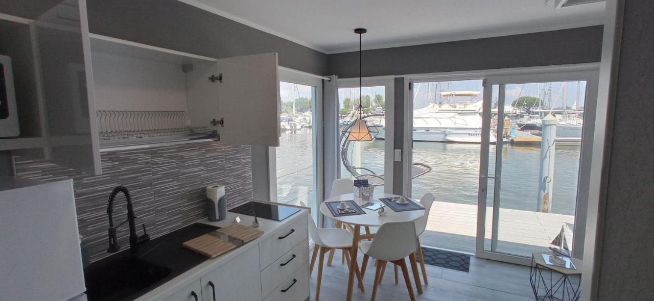 Marina Degli Estensi Floating Resort Llido Degli Estensi Exteriör bild