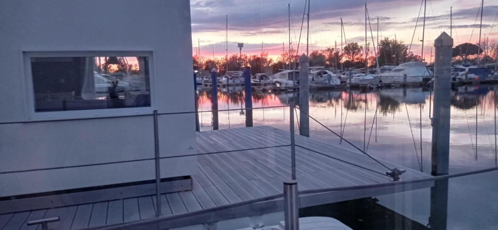 Marina Degli Estensi Floating Resort Llido Degli Estensi Exteriör bild